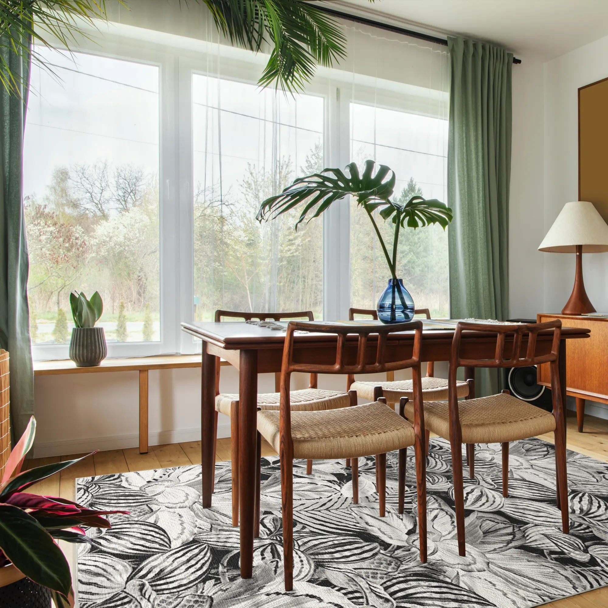 Black and White Tropical Leaf Rug