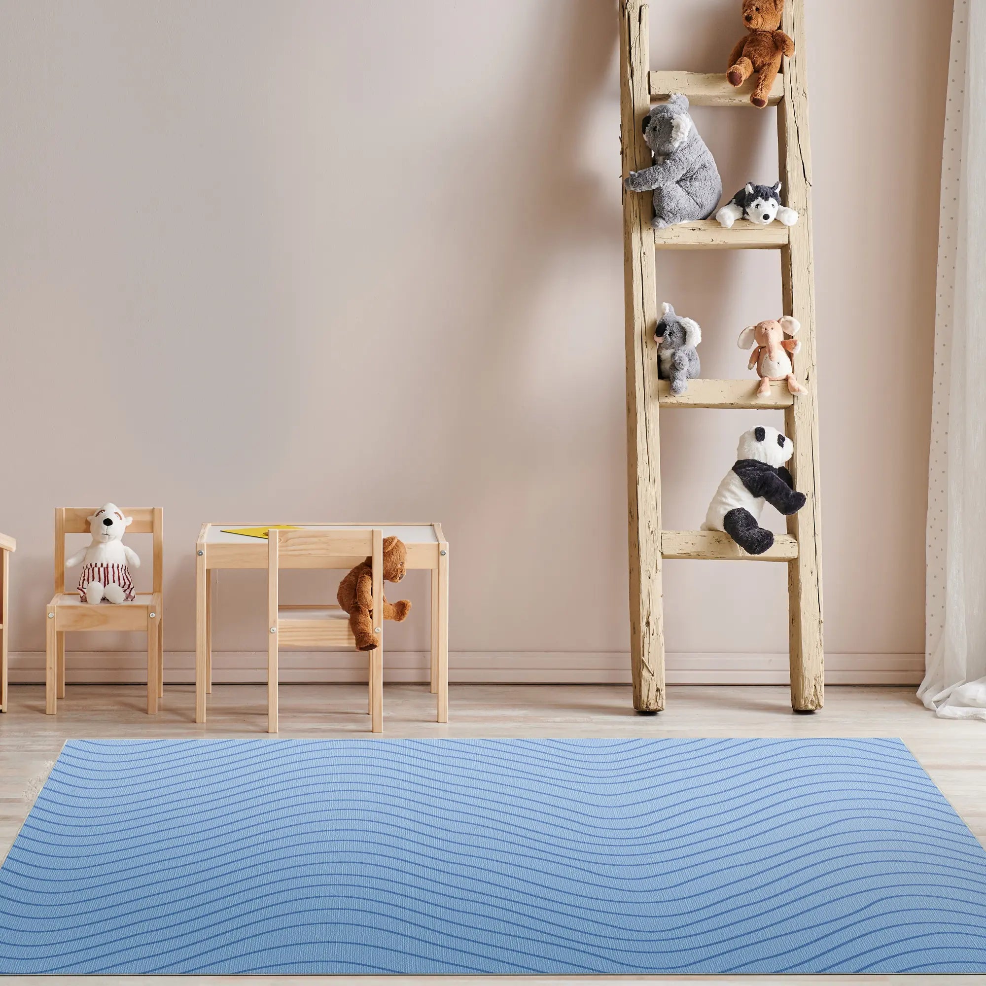 Soft Sky Blue Wavy Motion Accent Rug