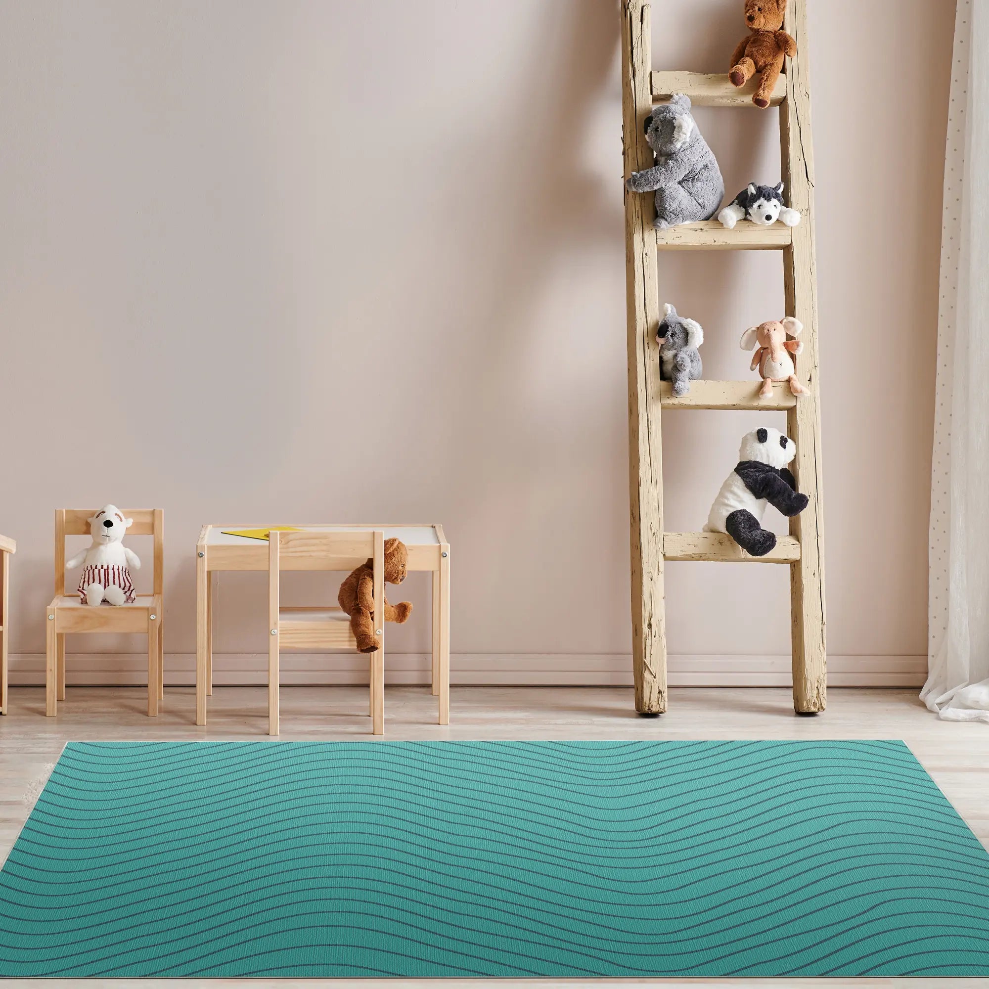 Soft Turquoise Wavy Motion Accent Rug