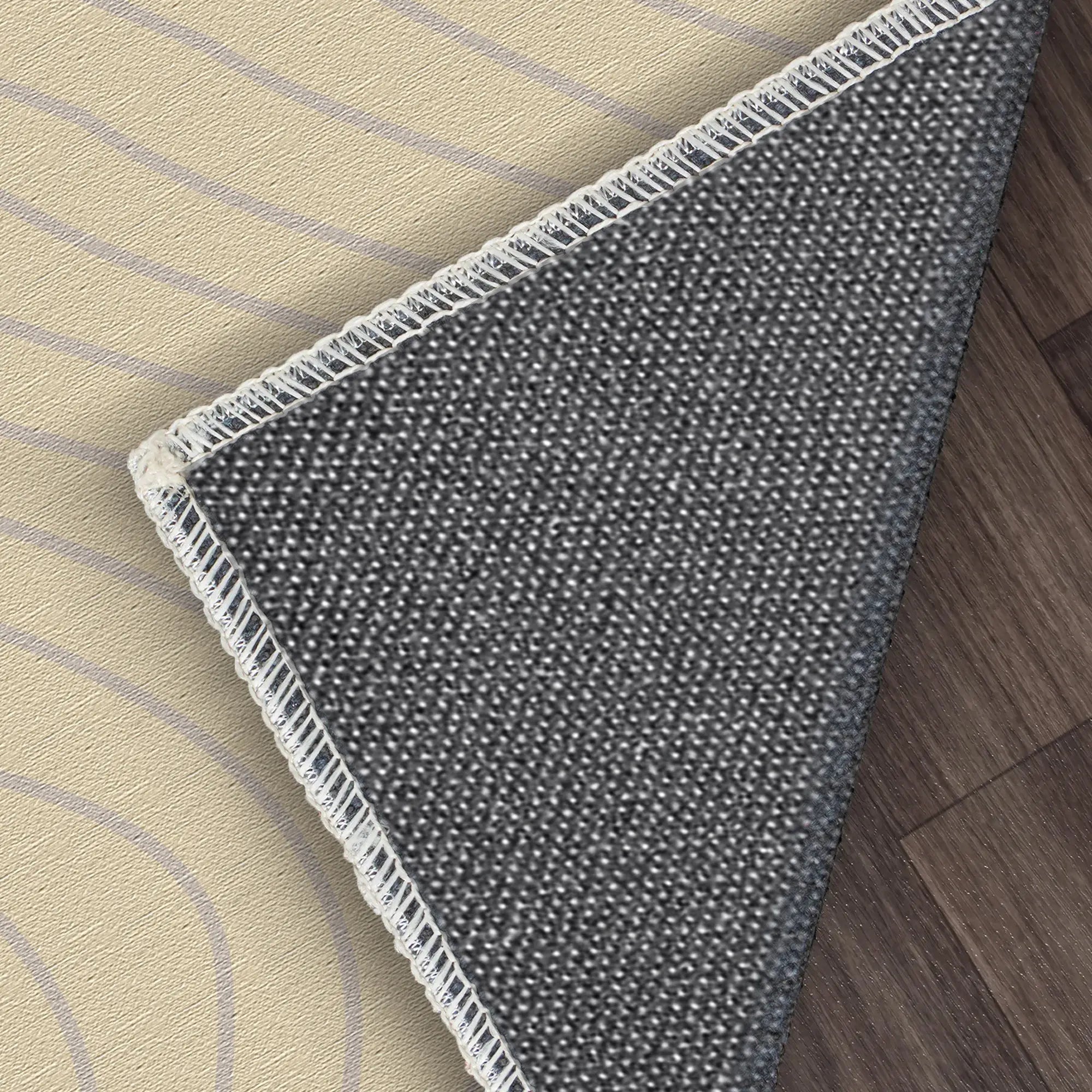 Soft Beige Wavy Motion Accent Rug