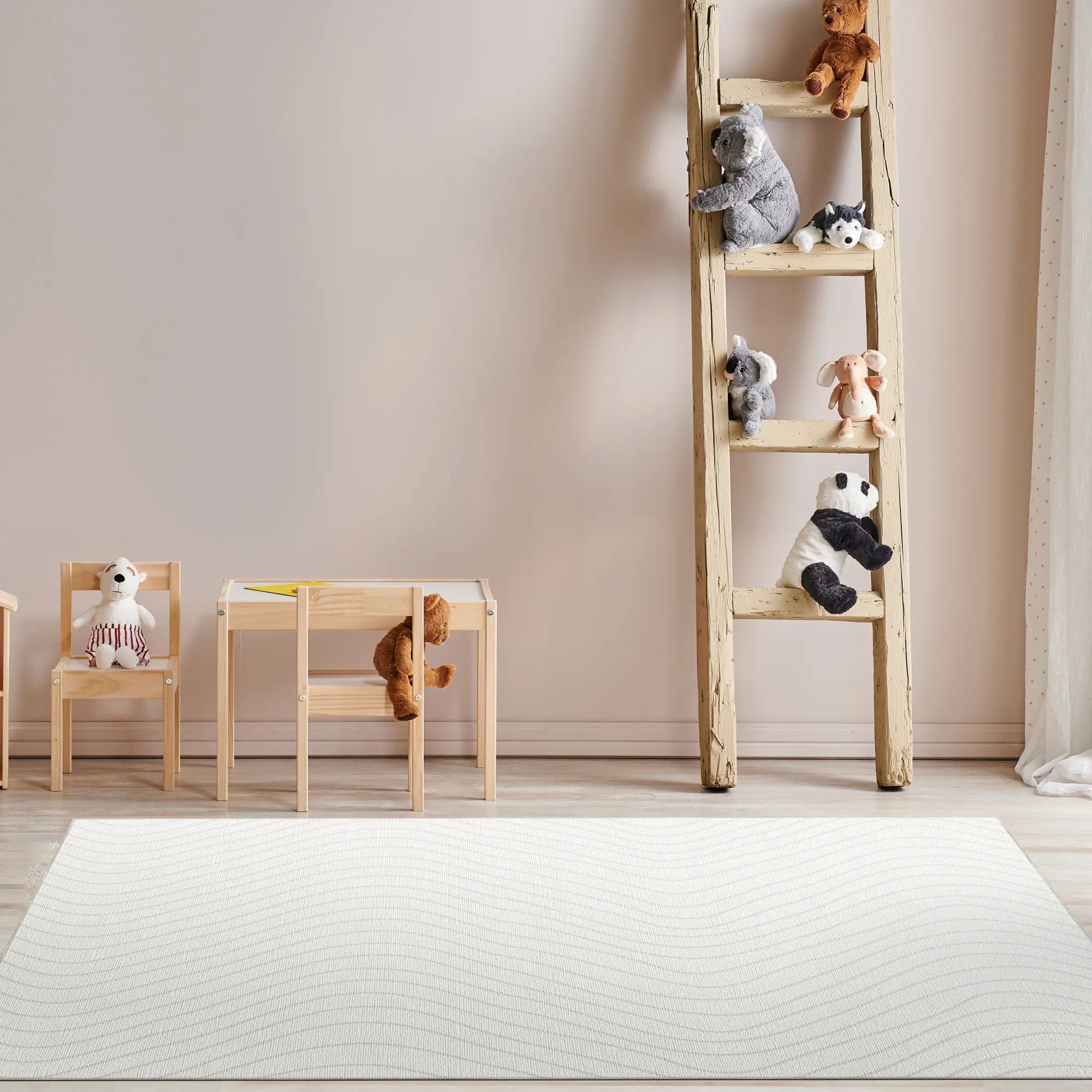 Soft Grey Wavy Motion Accent Rug